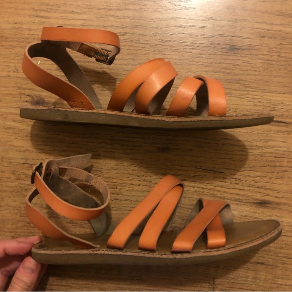 ❤️American Eagle Brown Tan Leather Flats Sandals Size 5 - Picture 1 of 5